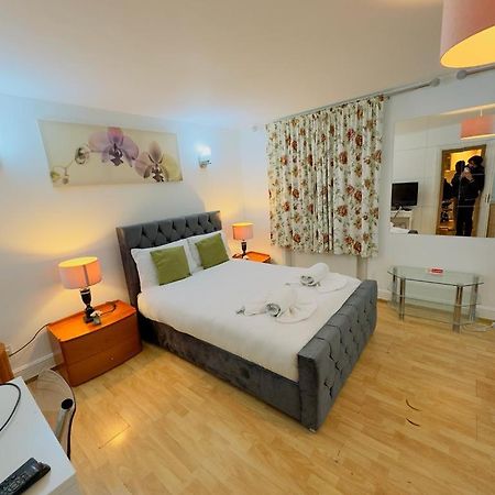 Bright Budget Studio Apartment In Central Londres Extérieur photo