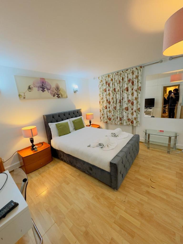 Bright Budget Studio Apartment In Central Londres Extérieur photo