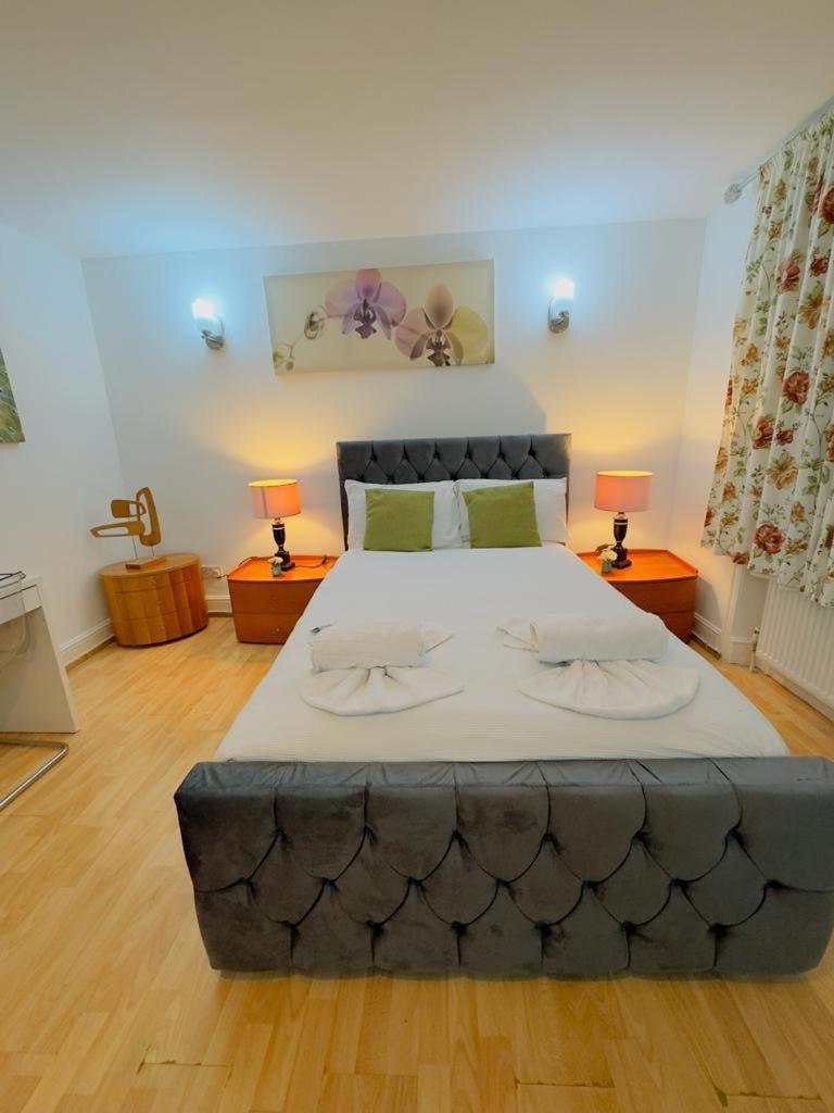 Bright Budget Studio Apartment In Central Londres Extérieur photo